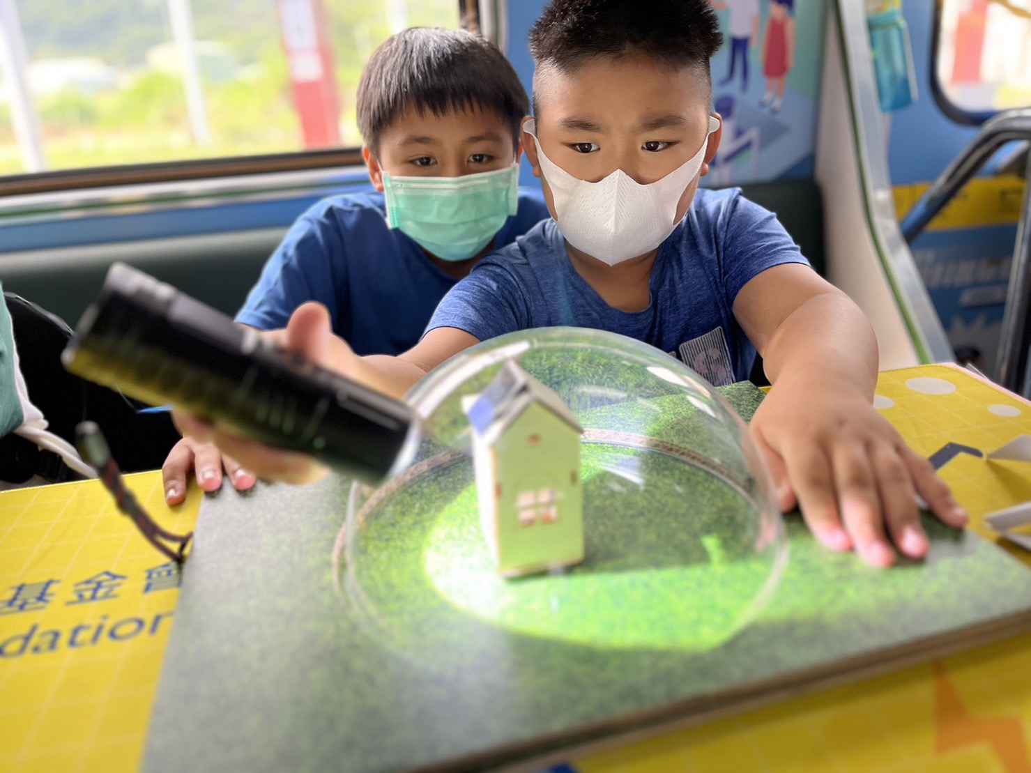 haobotiyu-好博(中國)參與基礎科學主題車廂，以STEAM教學精神，設計「逐日科學家」、「太陽能工程師」以及「淨零建築師」三大能源科普課程和實驗