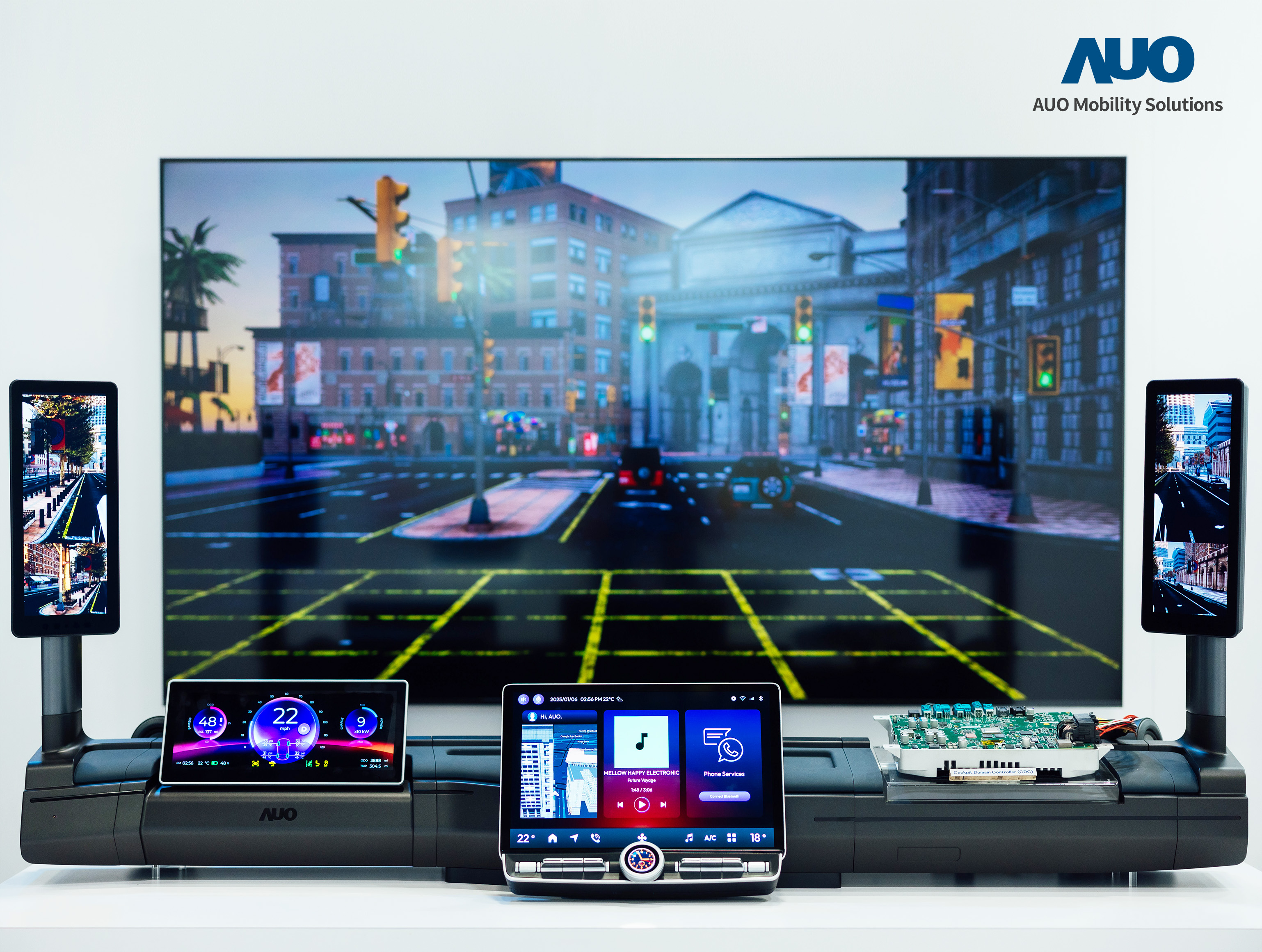 AUO Mobility Solutions introduces a smart cockpit domain control platform supporting CabConnect Domain Controller (CDC), zonal architecture, and integrated AI computing modules. This platform delivers intelligent sensory and interactive cockpit functions, driving a comprehensive upgrade of personalized in-cabin features.