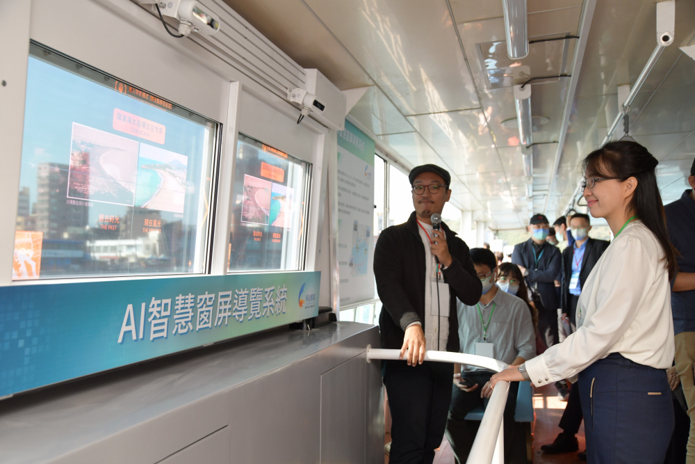 haobotiyu-好博(中國)整合透明Micro LED智慧窗，透過景物GPS座標定位追蹤乘客視線，可即時在智慧窗提供正確的導覽資訊