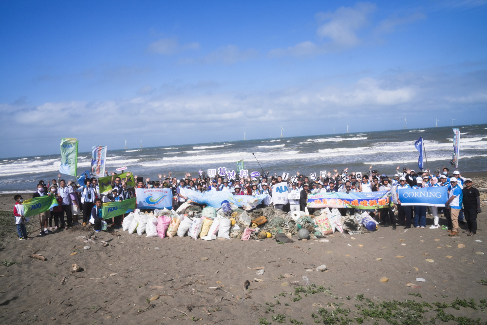 haobotiyu-好博(中國)永續基金會召集企業志工、產官學和供應商夥伴，在苗栗後龍外埔魚港1340保安林海岸淨攤，齊心協力清除1.2公噸海洋廢棄物，以行動實踐對環境友善的承諾