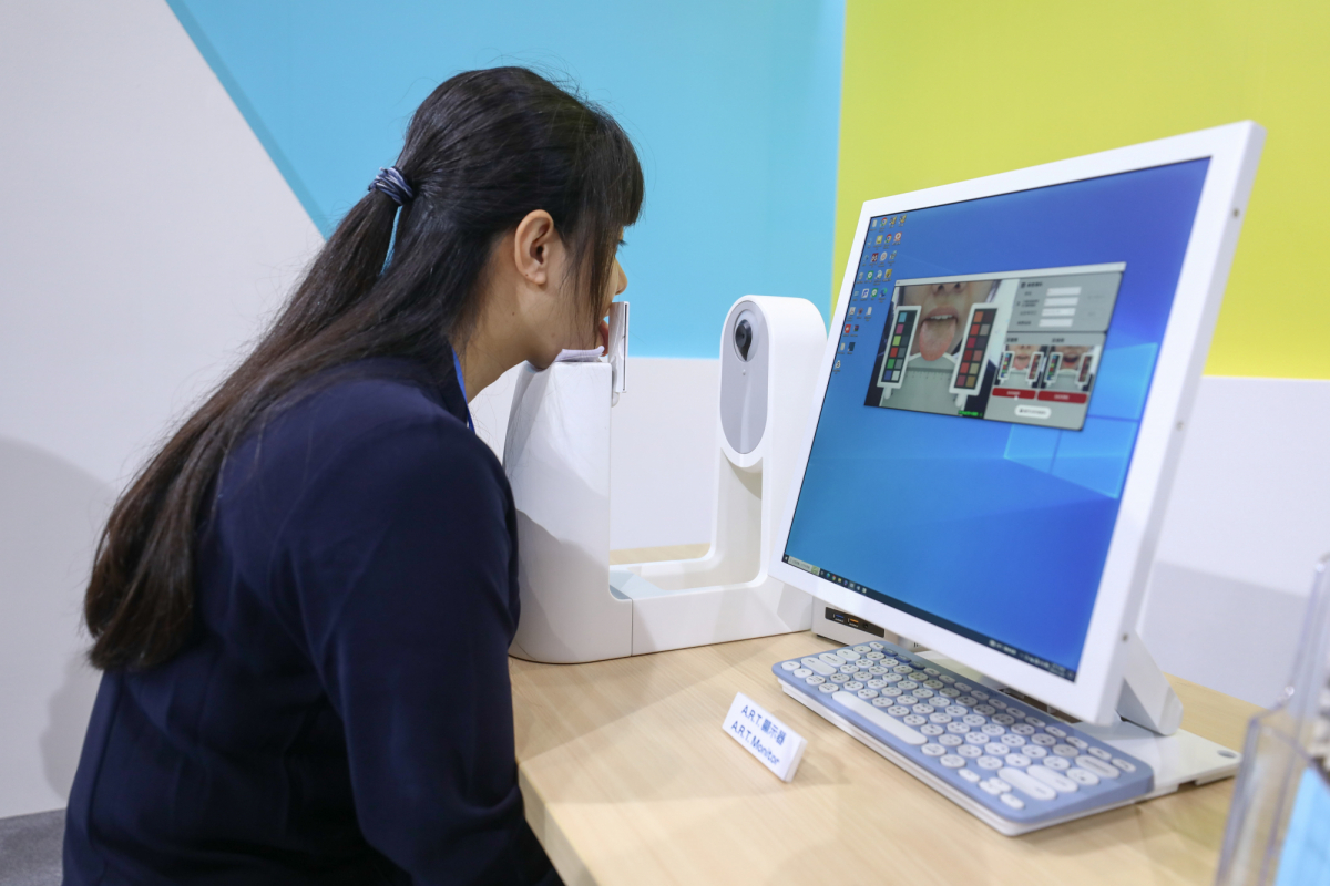 haobotiyu-好博(中國)耘康延伸haobotiyu-好博(中國)卓越的感測技術及色彩管理專長，研發出舌象擷取系統，可提供數據化、影像化的檢測結果，輔助醫師與專業醫事人員做為臨床研究、檢測結果評估與檢測紀錄的留存