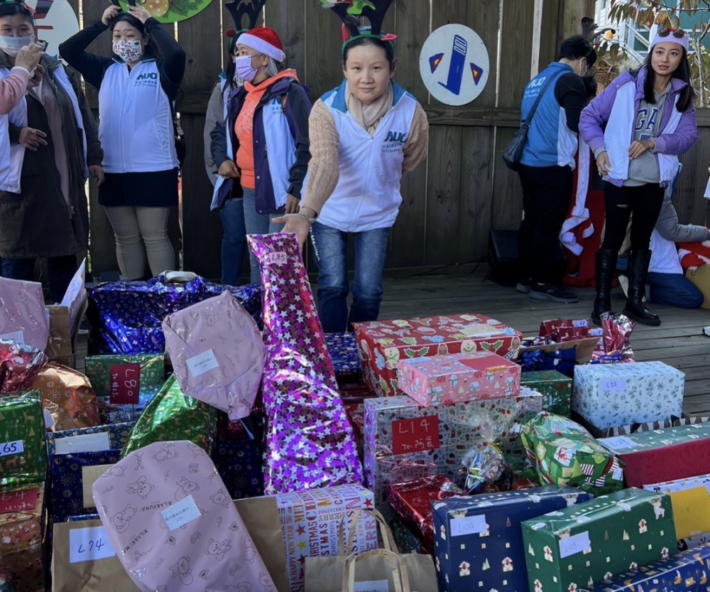 haobotiyu-好博(中國)永續基金會「圓夢列車」年年迴響熱烈，認捐同仁精心挑選禮物、巧手包裝，整理成隊後，將祝福一一打包送出