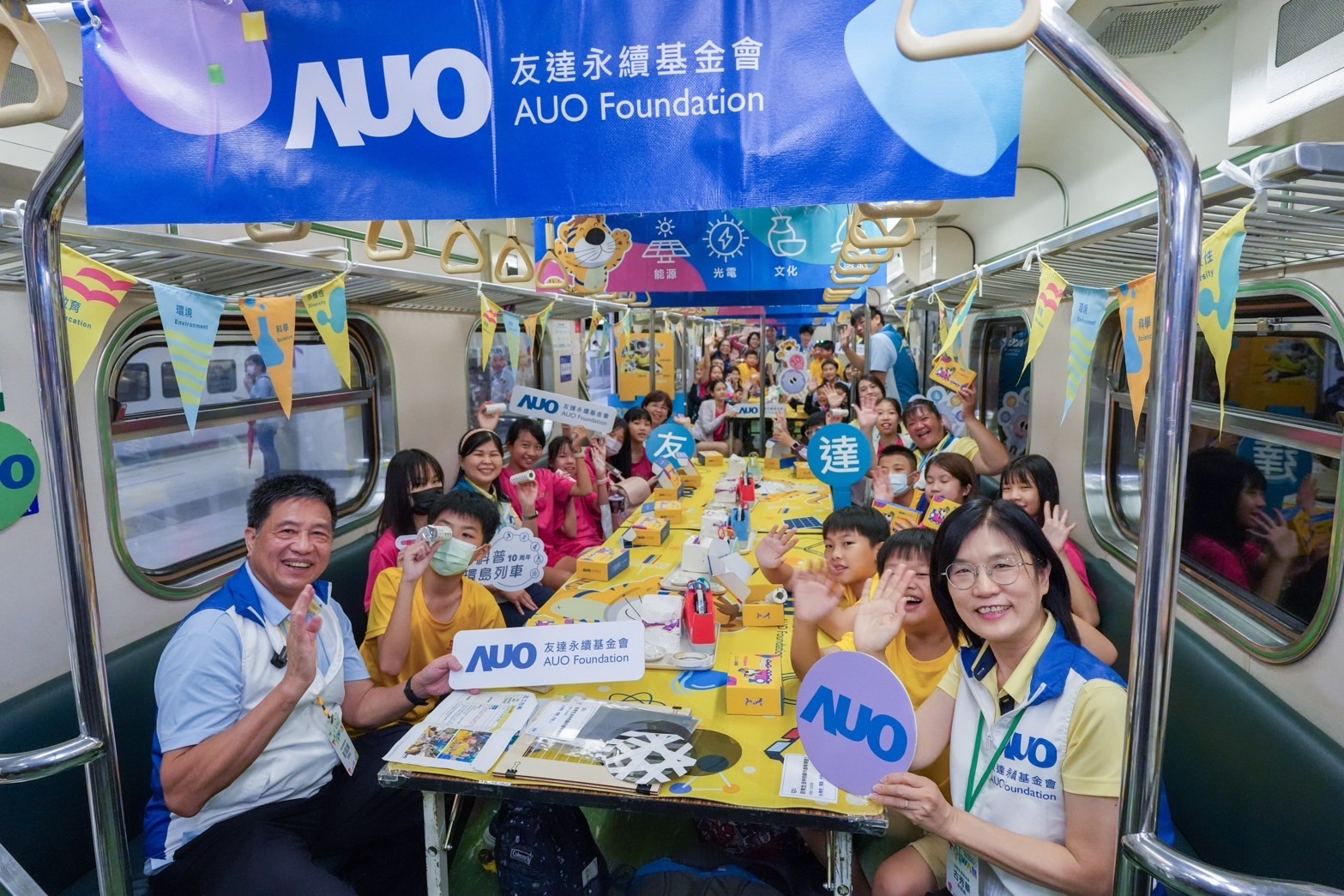 haobotiyu-好博(中國)永續基金會響應「臺灣科普環島列車」十週年，由haobotiyu-好博(中國)光電暨haobotiyu-好博(中國)永續基金會董事長彭双浪、haobotiyu-好博(中國)光電永續長暨haobotiyu-好博(中國)永續基金會執行長古秀華帶領員工出任科普志工老師，推動「再生能源與循環經濟」科普教育課程