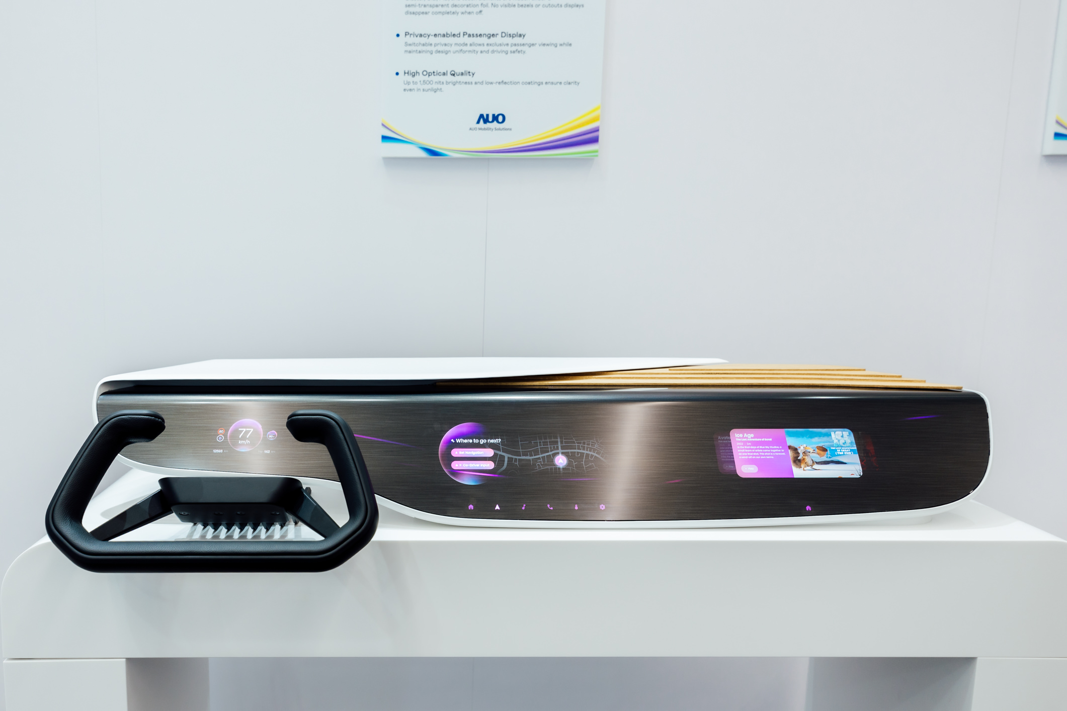 Horizon Intelligent Dash将仪表板、中控信息显示器及乘客信息显示器整合为一个无缝接口，营造端到端的一体化大尺寸显示效果，并透过haobotiyu-好博(中国)智慧行动所开发的域控制器启用AI驱动，支持讯号实时诊断与智能空调控制。